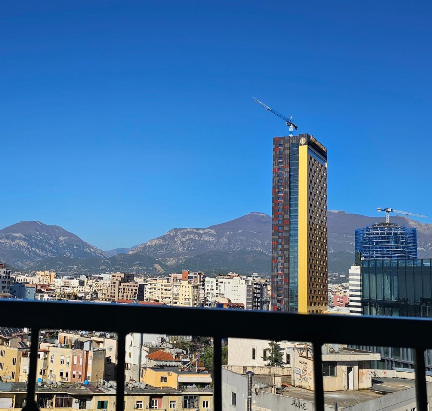 Sky Apartaments City Center 地拉那 外观 照片