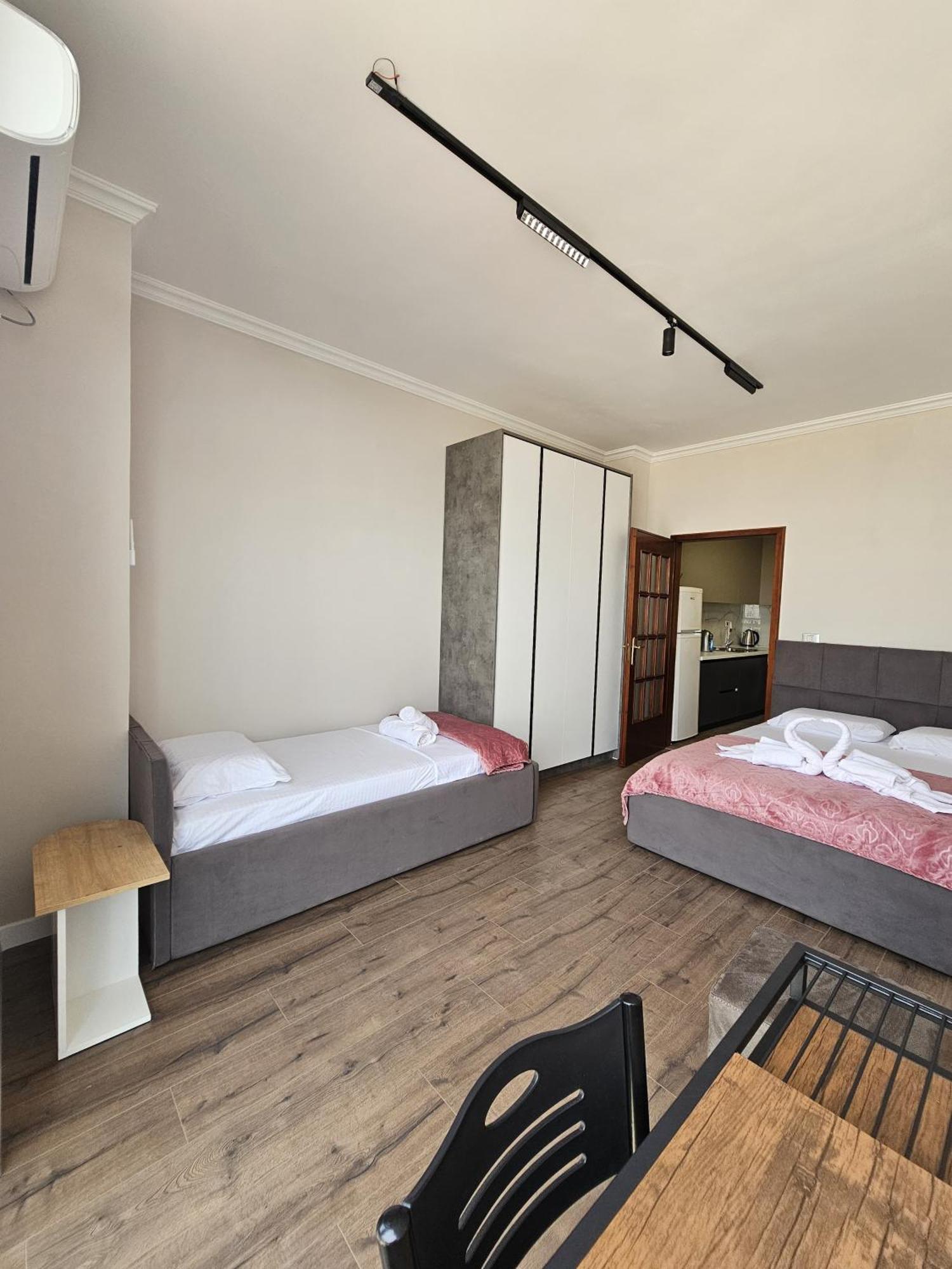 Sky Apartaments City Center 地拉那 外观 照片