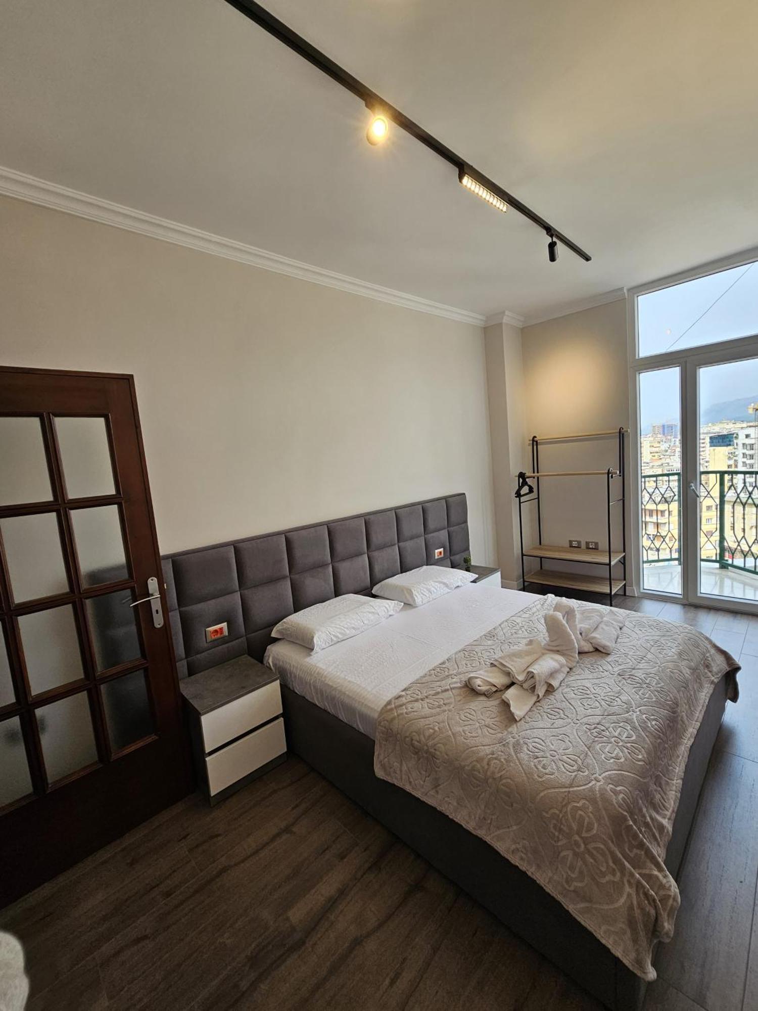 Sky Apartaments City Center 地拉那 外观 照片