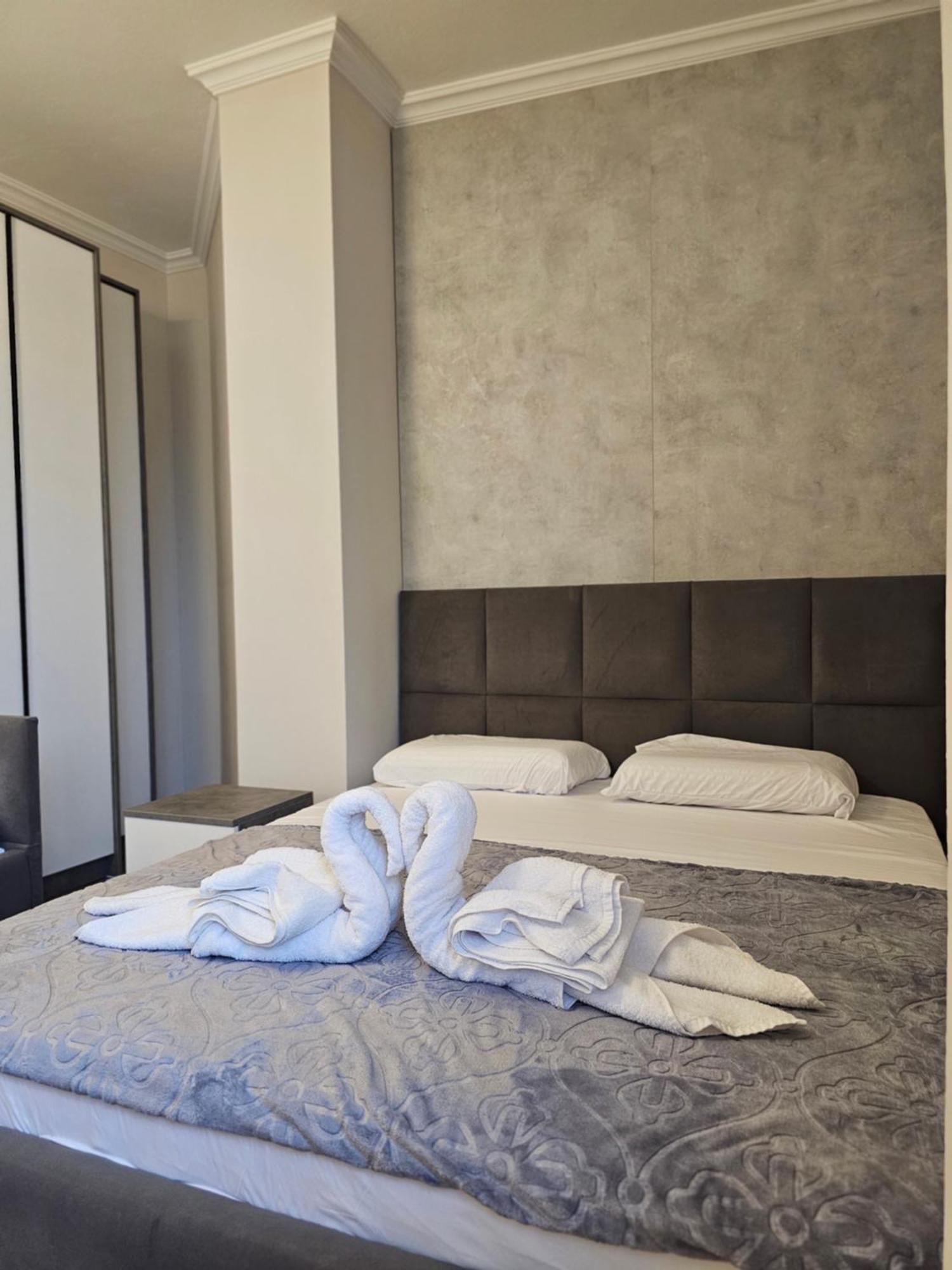 Sky Apartaments City Center 地拉那 外观 照片